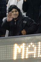 Maradona regresó al Camp Nou español después de 25 años