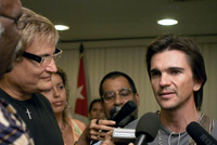 Juanes feliz y emocionado por estar en Cuba